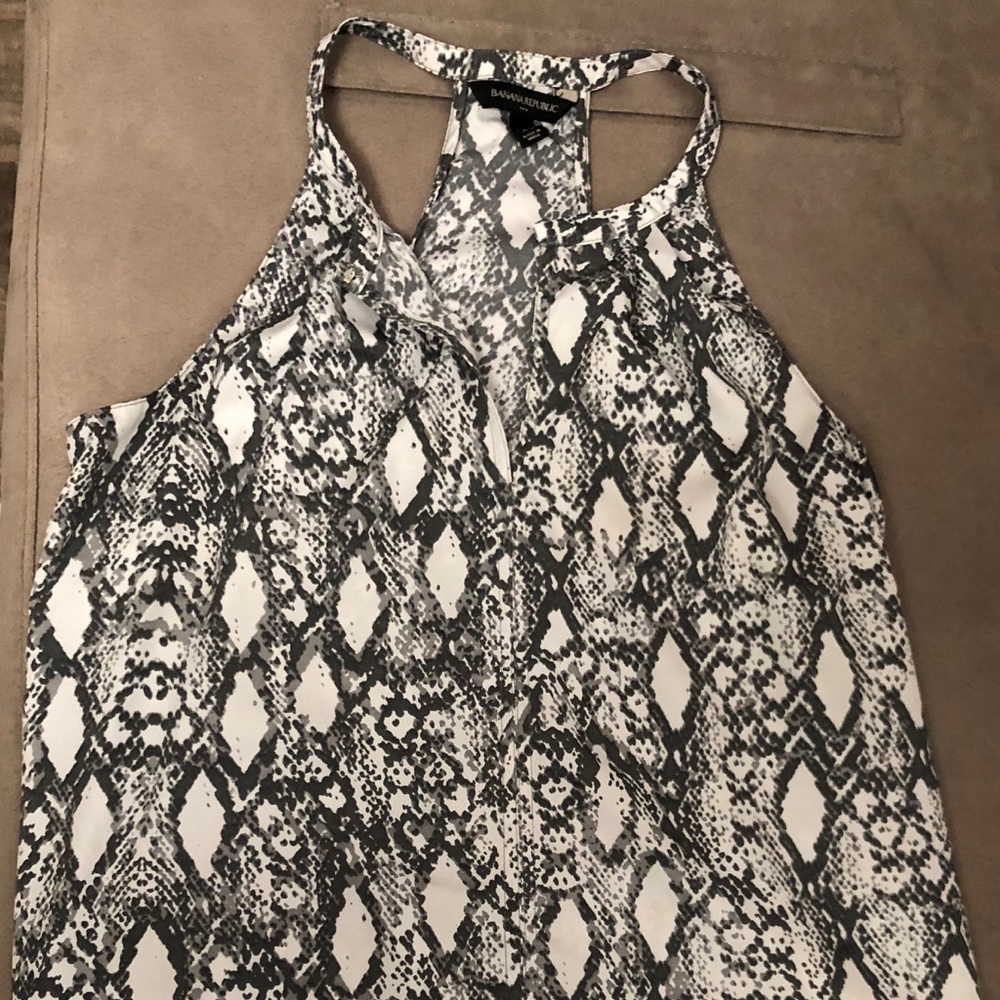 Banana Republic gray & white snake print top